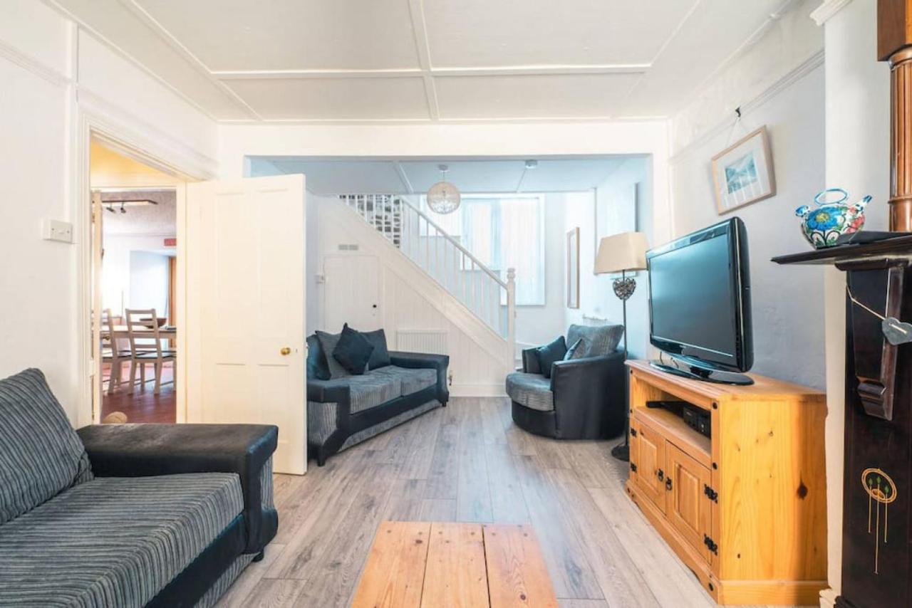 Cosy Welsh Cottage In St Davids Centre With Garden Bagian luar foto