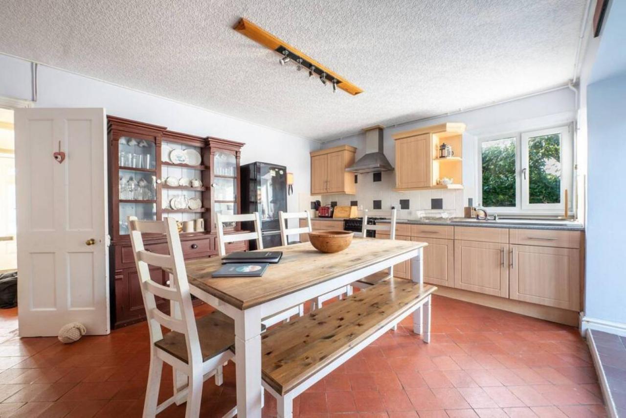 Cosy Welsh Cottage In St Davids Centre With Garden Bagian luar foto