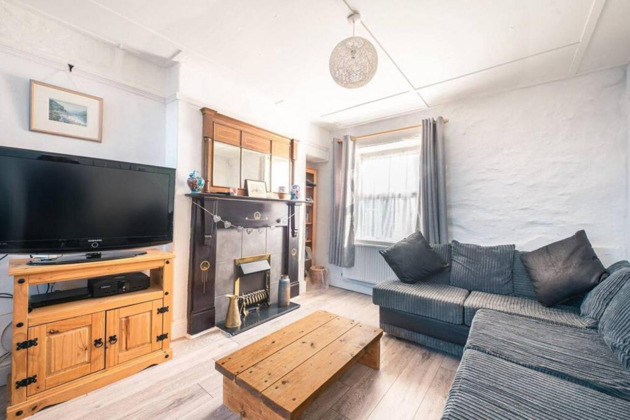 Cosy Welsh Cottage In St Davids Centre With Garden Bagian luar foto