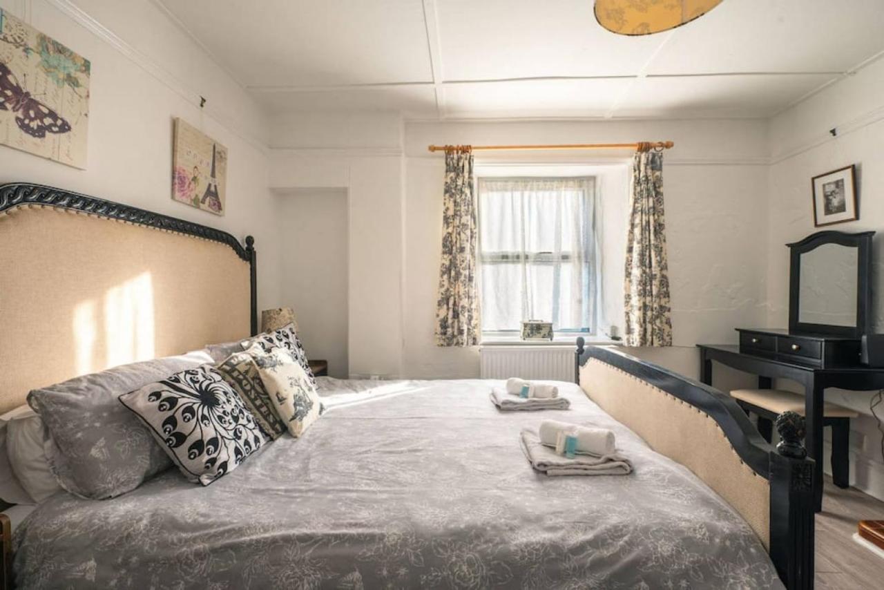Cosy Welsh Cottage In St Davids Centre With Garden Bagian luar foto