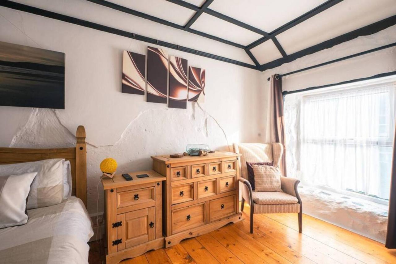 Cosy Welsh Cottage In St Davids Centre With Garden Bagian luar foto
