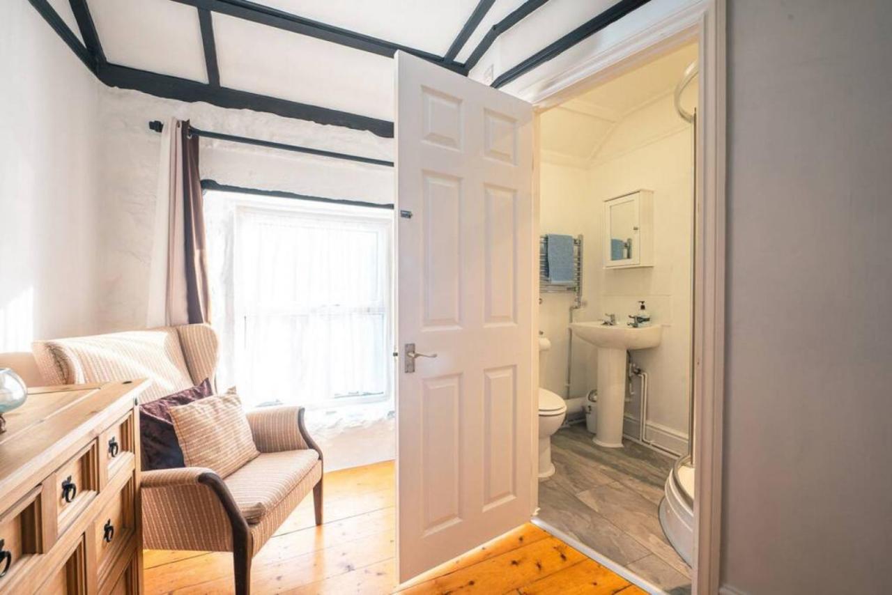 Cosy Welsh Cottage In St Davids Centre With Garden Bagian luar foto